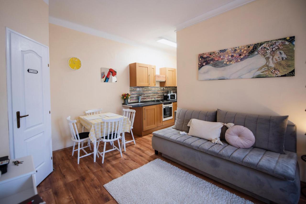 Heart Of Free Parking Apartment